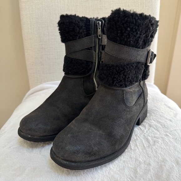 UGG BLAYRE III BLACK ZIPPER SHEARLING US 7 - Picture 3 of 16